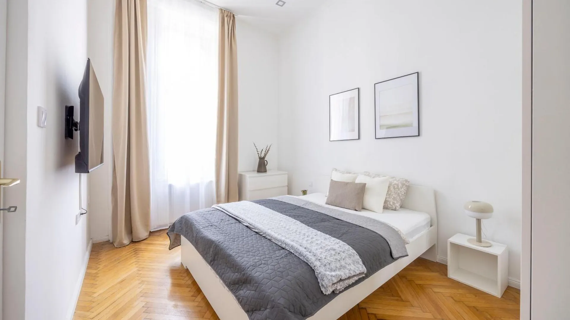 Charming & Cozy Central Elizabeth Apartment Boedapest