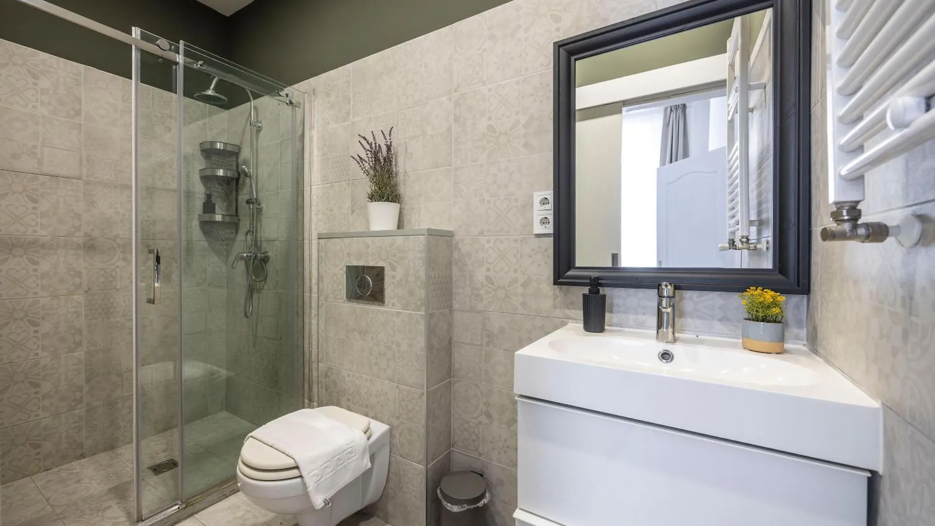 Charming & Cozy Central Elizabeth Apartment Boedapest